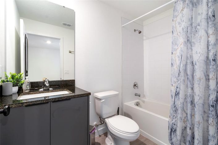 Image No.20-3 Bed Townhouse for sale