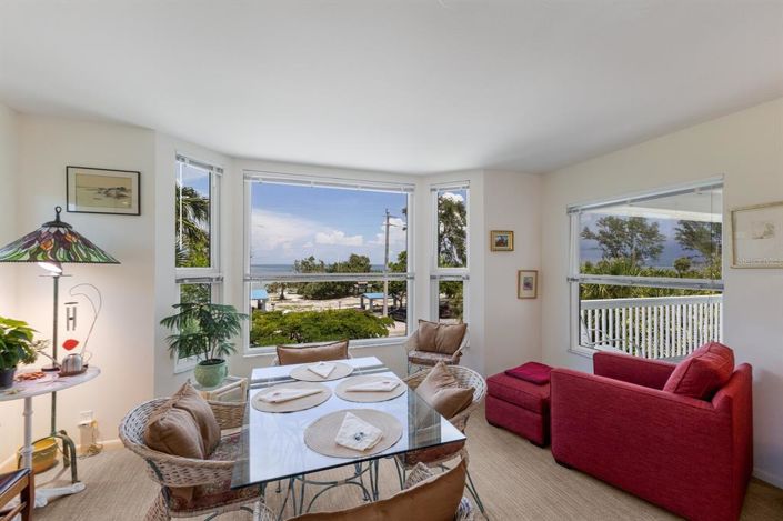 Image No.10-2 Bed Property for sale