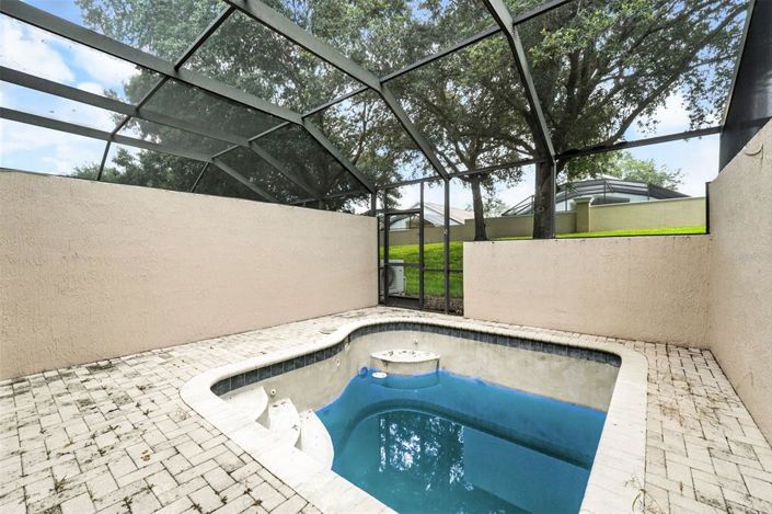 Image No.28-3 Bed Townhouse for sale