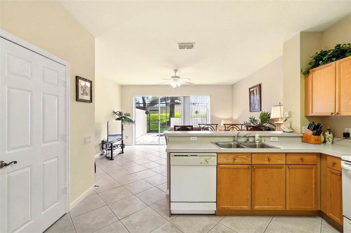 Image No.8-3 Bed Townhouse for sale