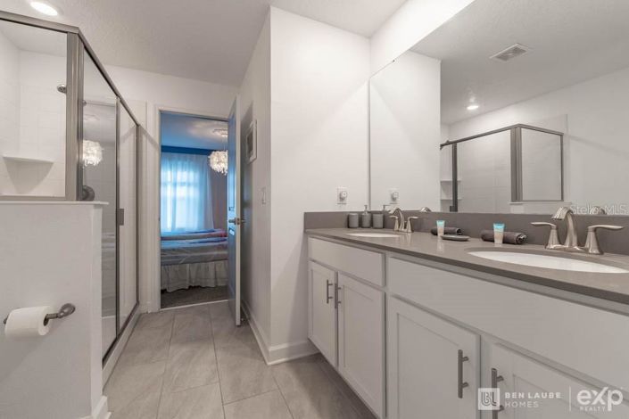 Image No.34-10 Bed Property for sale