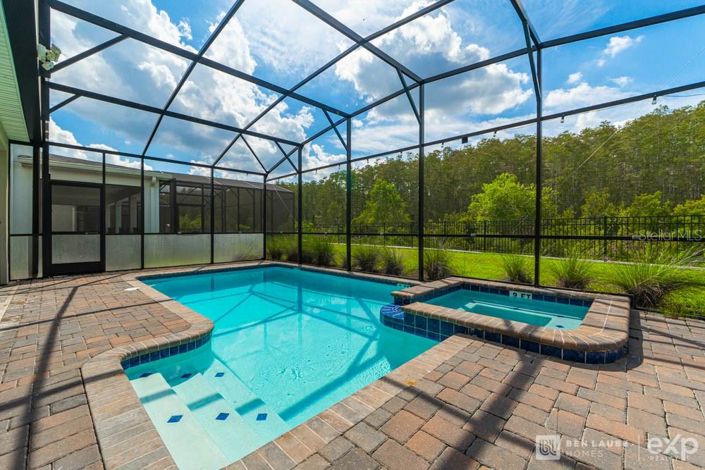 Image No.55-10 Bed Property for sale