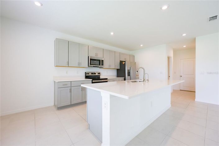 Image No.17-5 Bed Property for sale