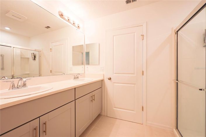 Image No.40-5 Bed Property for sale