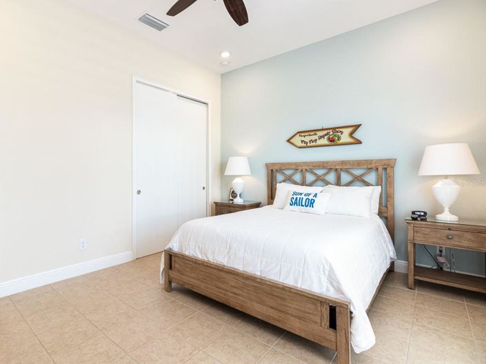 Image No.19-3 Bed Property for sale