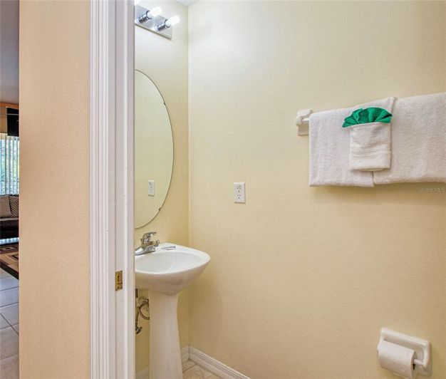 Image No.28-5 Bed Property for sale