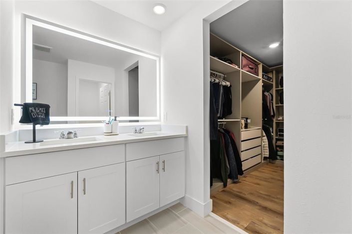 Image No.28-5 Bed Property for sale