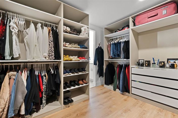 Image No.30-5 Bed Property for sale