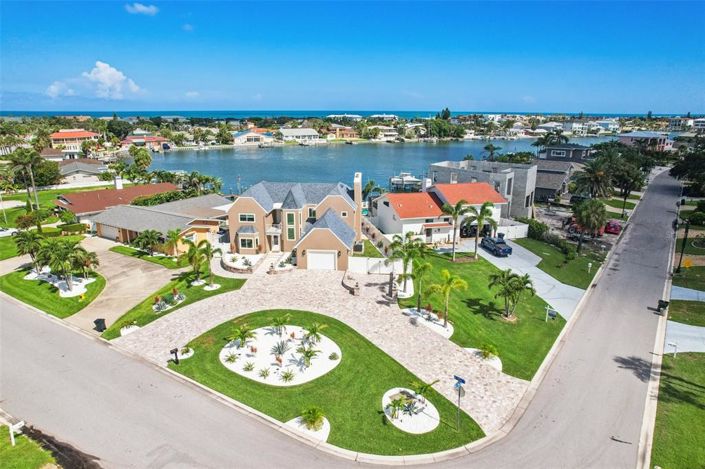 Image No.2-4 Bed Property for sale