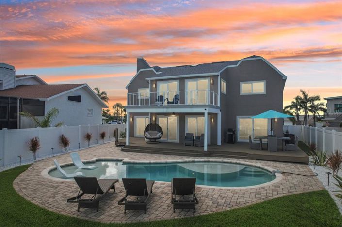 Image No.4-4 Bed Property for sale