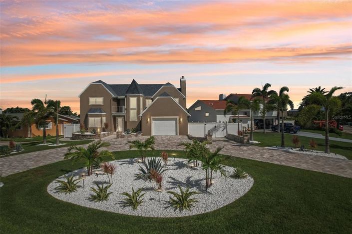 Image No.5-4 Bed Property for sale