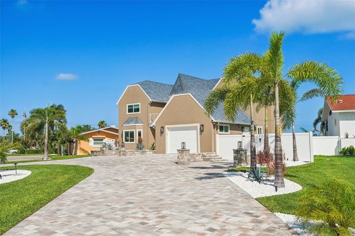 Image No.6-4 Bed Property for sale