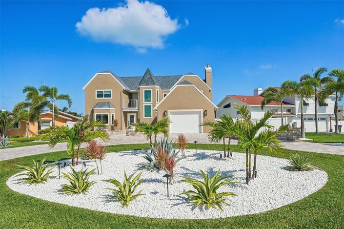 Image No.7-4 Bed Property for sale