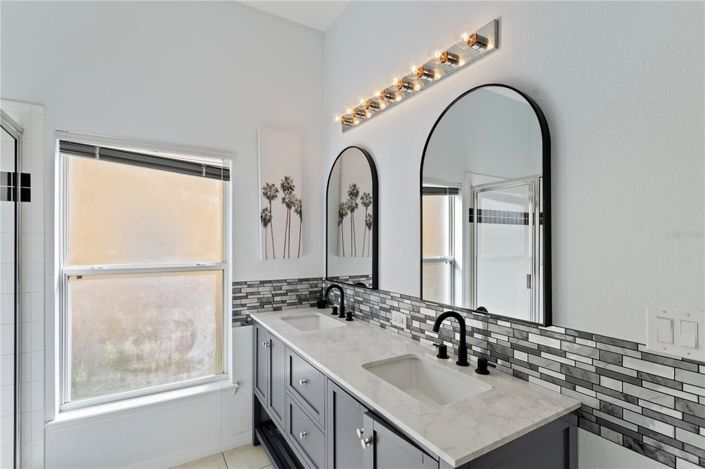 Image No.19-5 Bed Property for sale