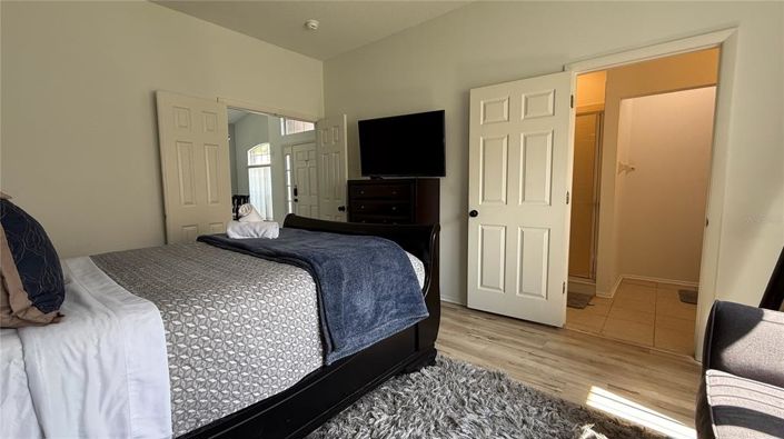 Image No.10-5 Bed Property for sale