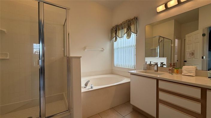 Image No.14-5 Bed Property for sale