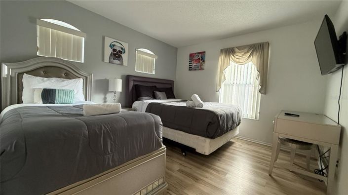 Image No.17-5 Bed Property for sale