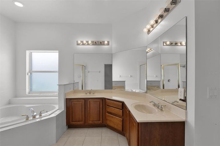 Image No.25-4 Bed Property for sale