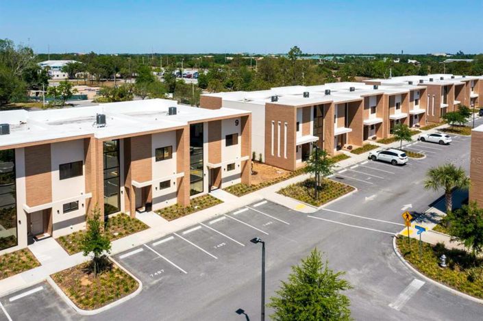 Image No.1-4 Bed Townhouse for sale