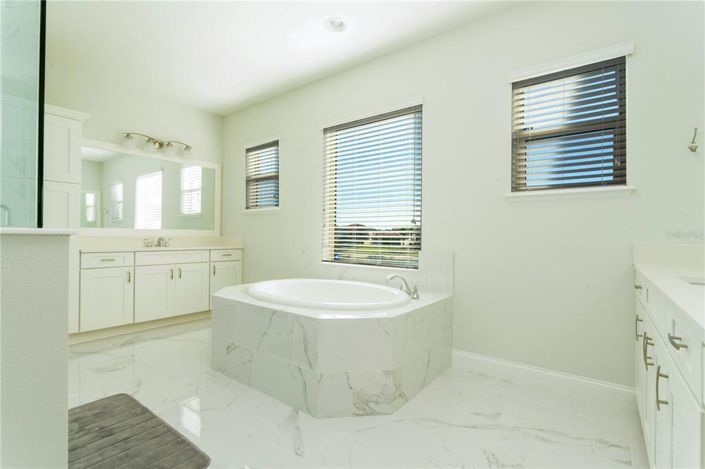 Image No.50-5 Bed Property for sale