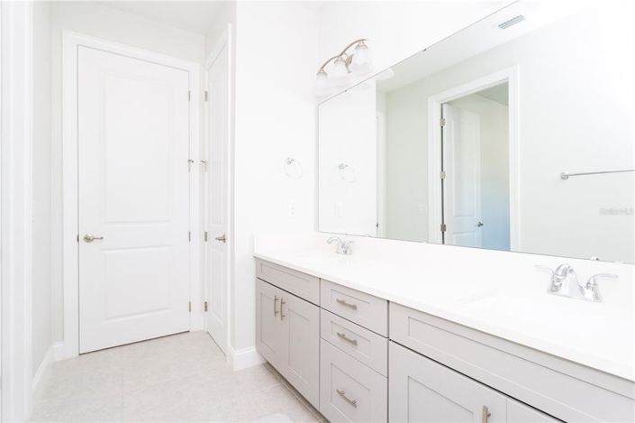 Image No.64-5 Bed Property for sale