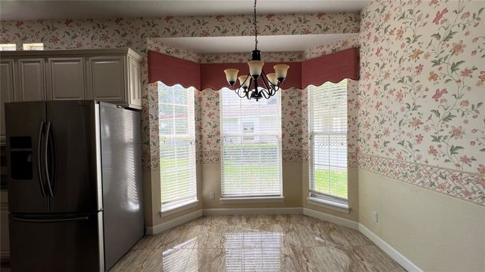 Image No.27-4 Bed Property for sale