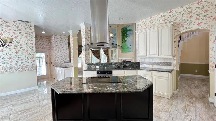 Image No.30-4 Bed Property for sale