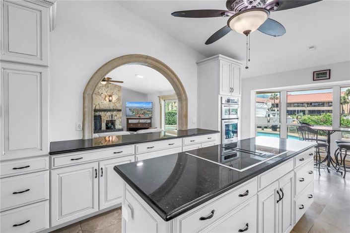 Image No.28-3 Bed Property for sale