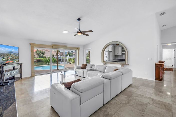 Image No.36-3 Bed Property for sale