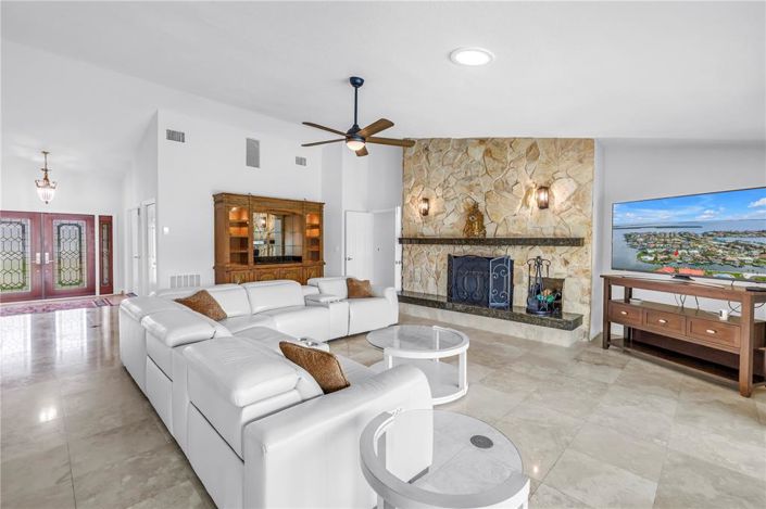 Image No.38-3 Bed Property for sale