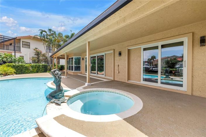 Image No.66-3 Bed Property for sale