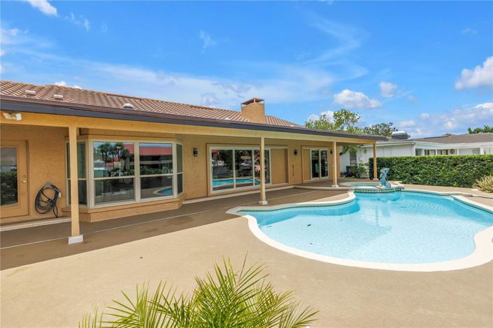 Image No.68-3 Bed Property for sale