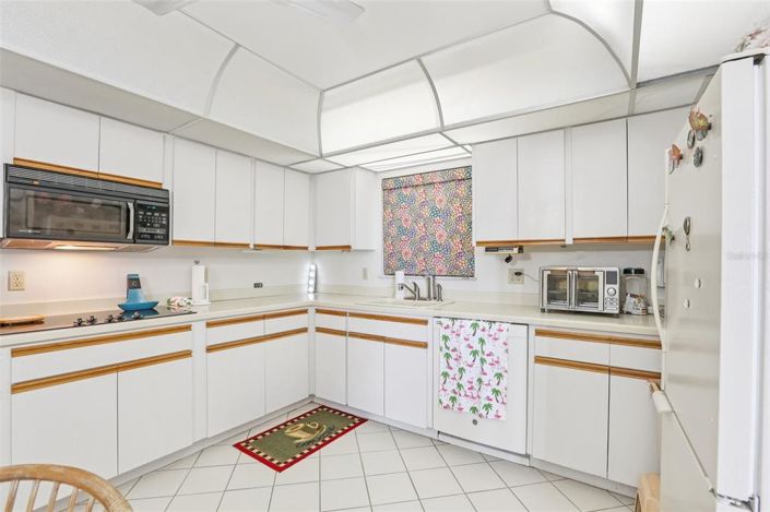 Image No.10-2 Bed Property for sale