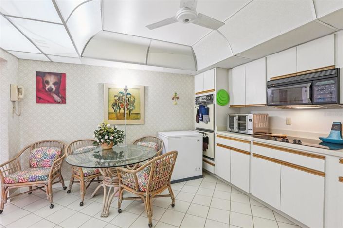 Image No.9-2 Bed Property for sale