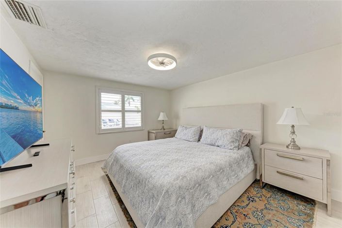 Image No.21-2 Bed Property for sale