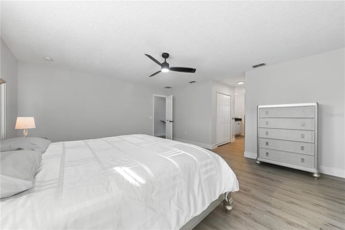 Image No.16-4 Bed Property for sale