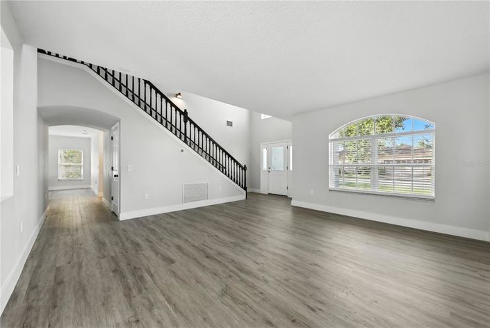 Image No.4-4 Bed Property for sale