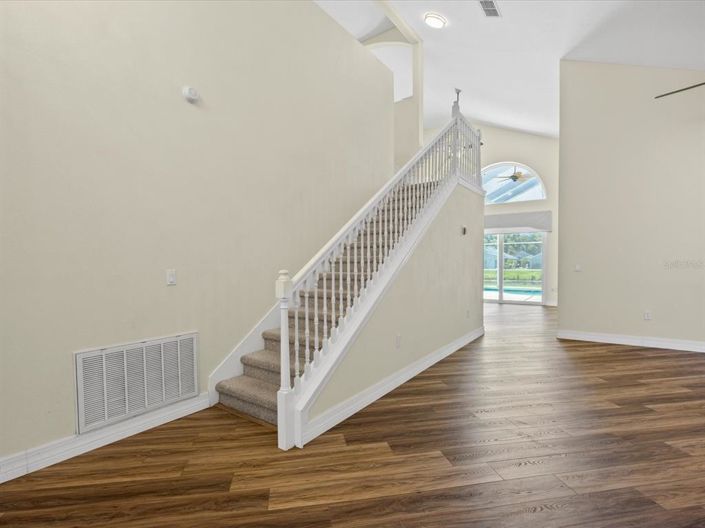 Image No.30-6 Bed Property for sale