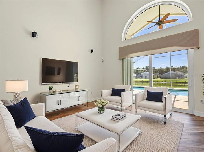 Image No.6-6 Bed Property for sale