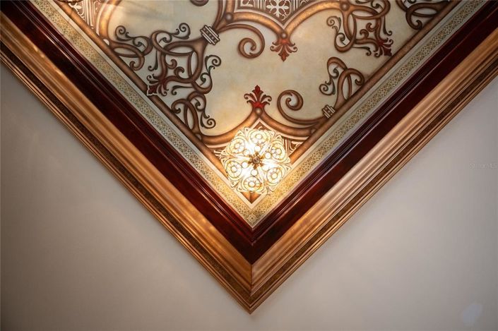 Image No.10-5 Bed Property for sale