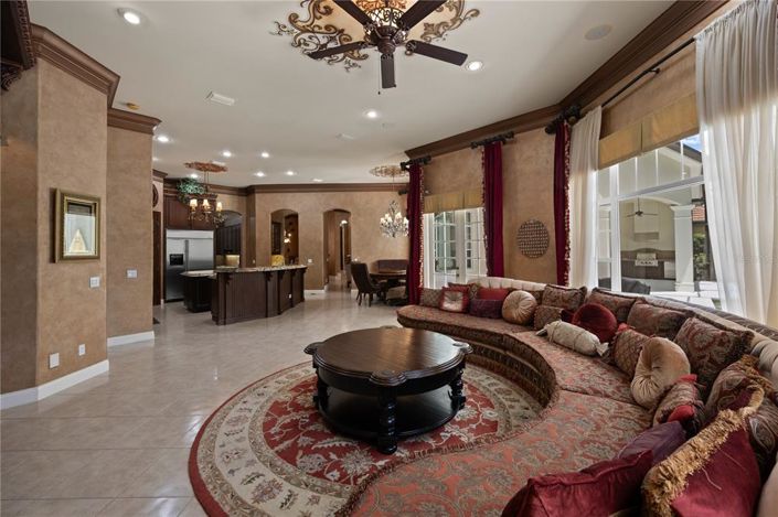 Image No.14-5 Bed Property for sale