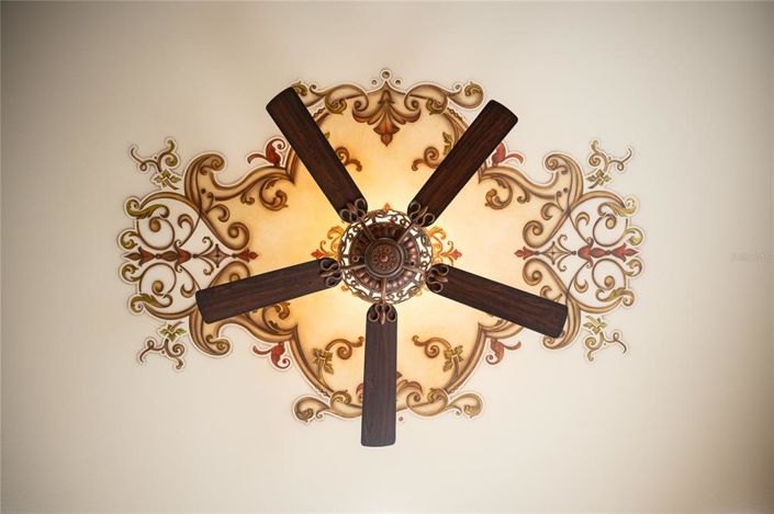 Image No.15-5 Bed Property for sale