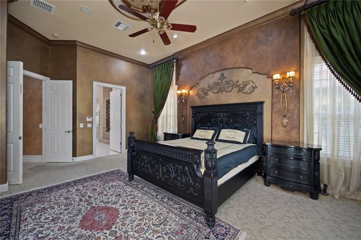 Image No.20-5 Bed Property for sale