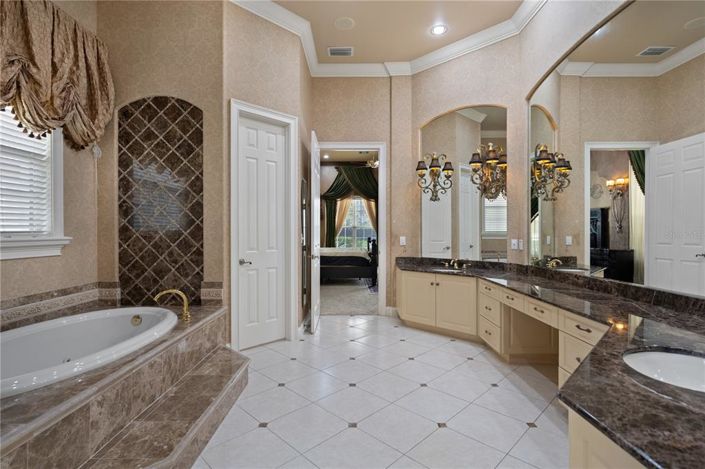 Image No.23-5 Bed Property for sale