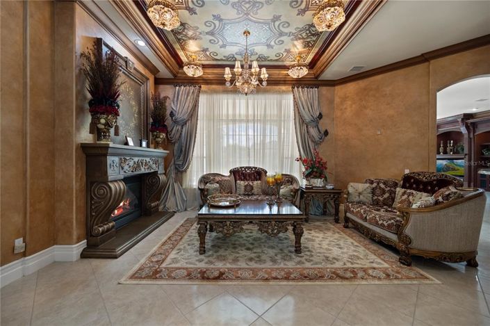 Image No.5-5 Bed Property for sale