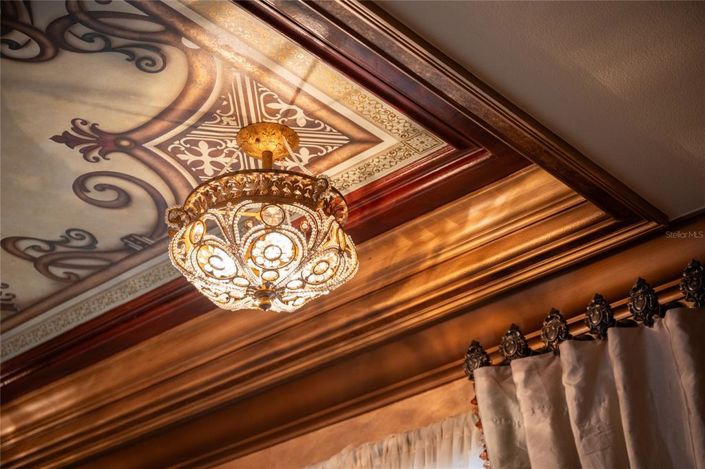 Image No.9-5 Bed Property for sale