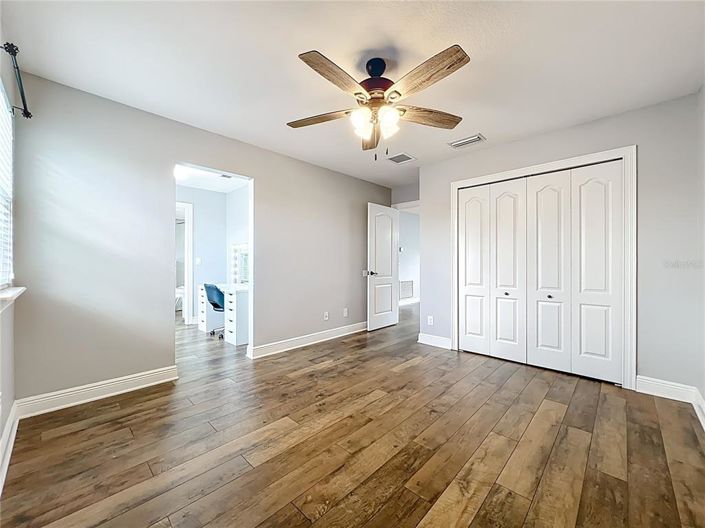 Image No.55-5 Bed Property for sale