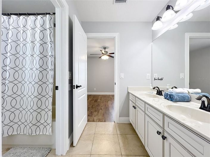 Image No.60-5 Bed Property for sale