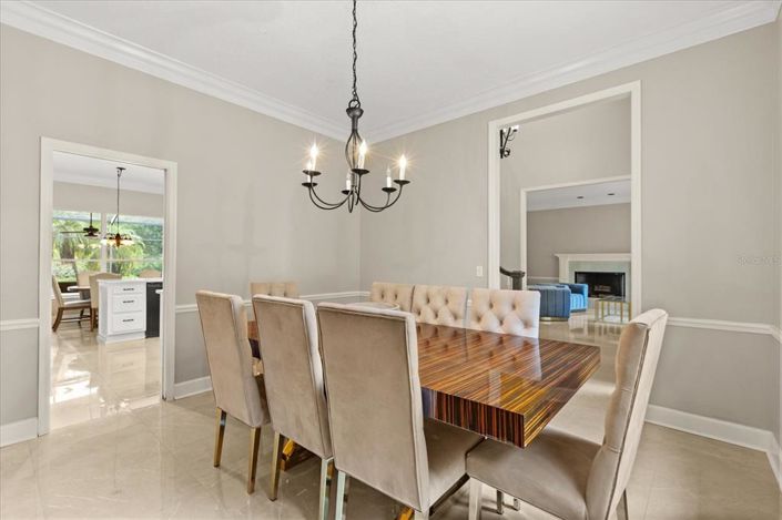 Image No.10-5 Bed Property for sale