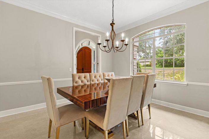 Image No.11-5 Bed Property for sale